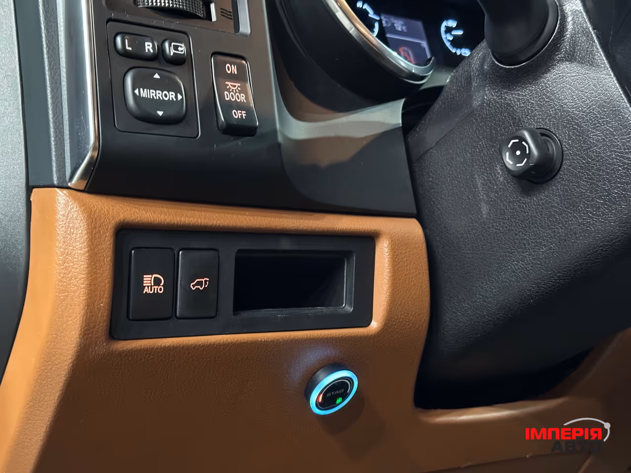 Toyota Sequoia - фото 21