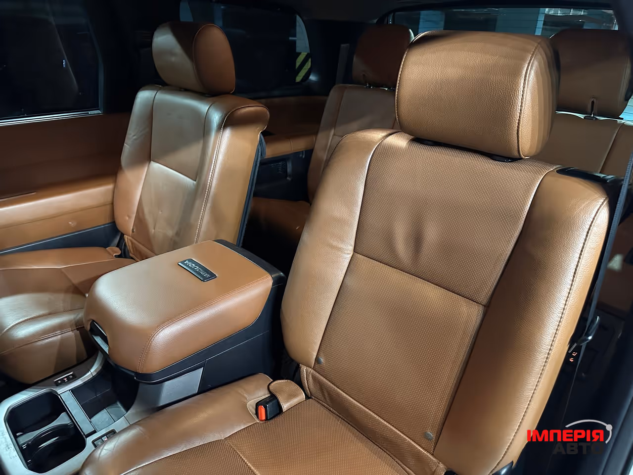 Toyota Sequoia - фото 16