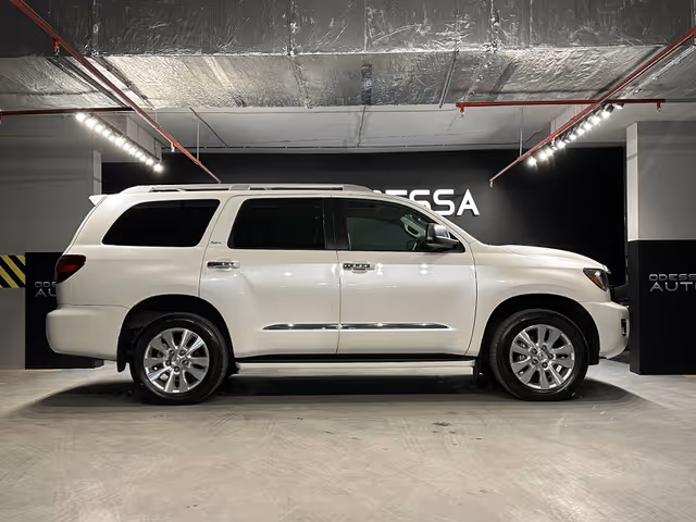 Toyota Sequoia - фото 4