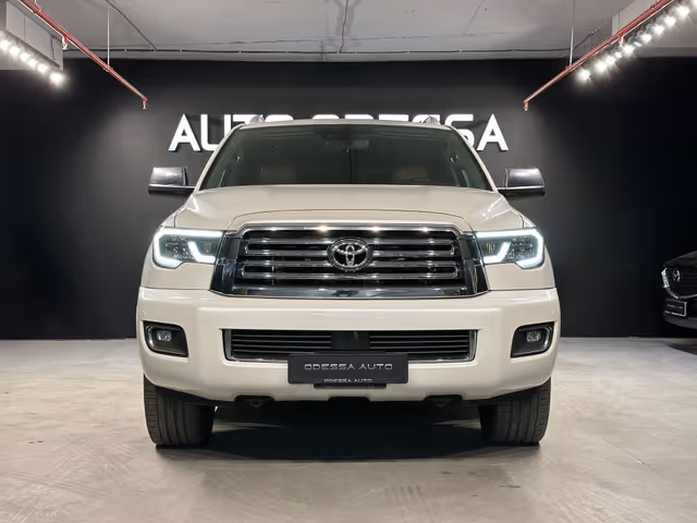 Toyota Sequoia - фото 1