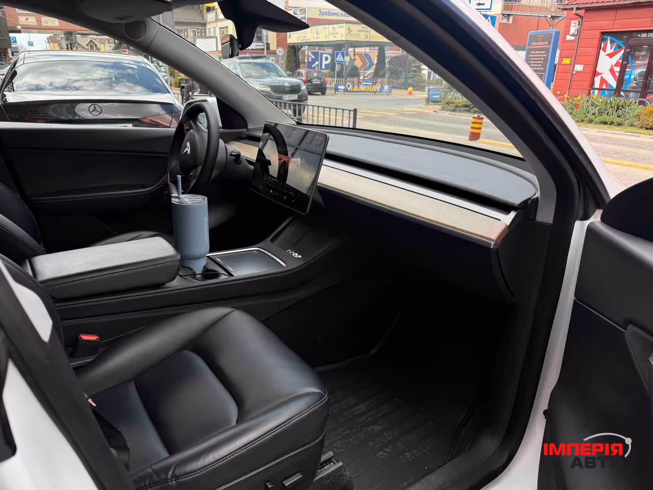 Tesla Model Y - фото 10