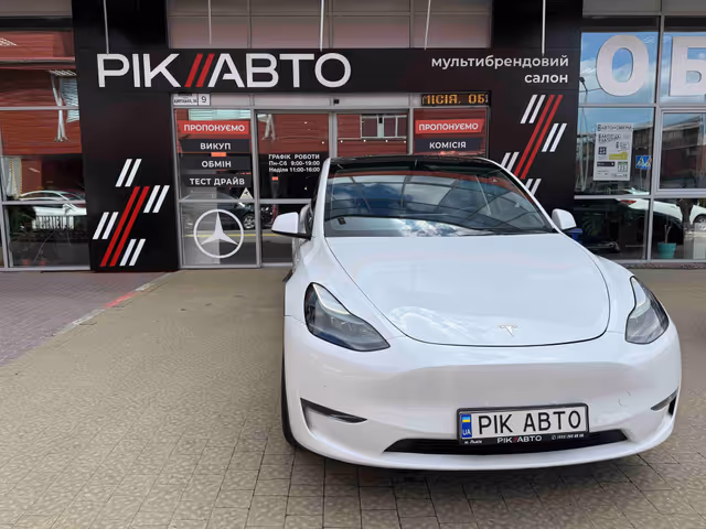 Tesla Model Y - фото 1