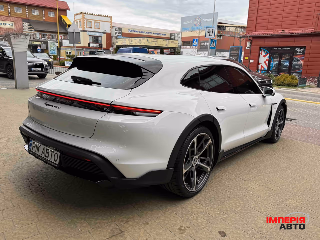 Porsche Taycan - фото 9