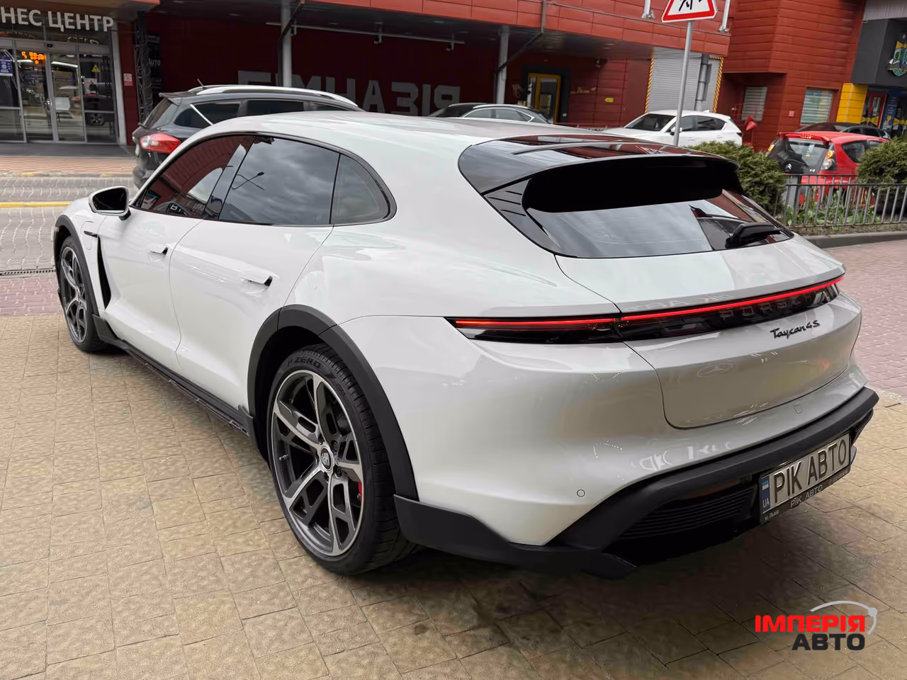 Porsche Taycan - фото 11