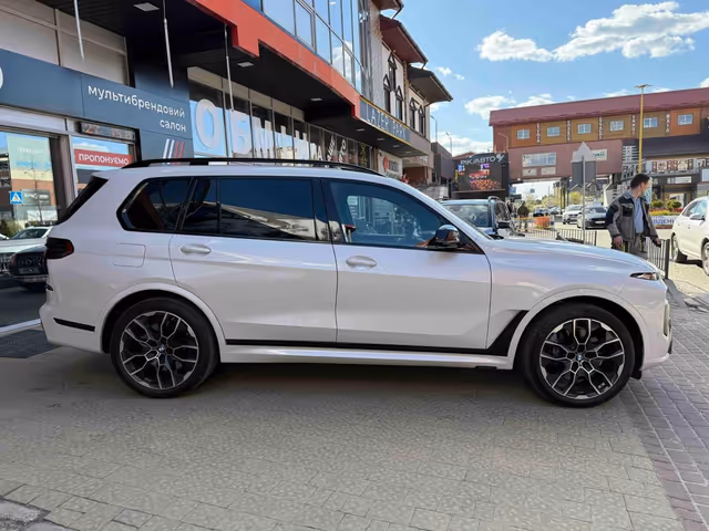 BMW X7 - фото 3