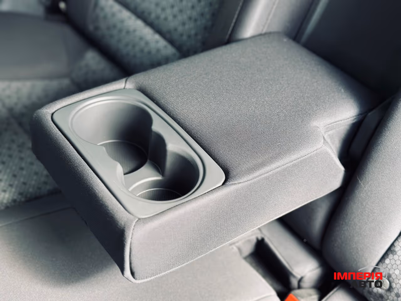 Hyundai IONIQ - фото 14