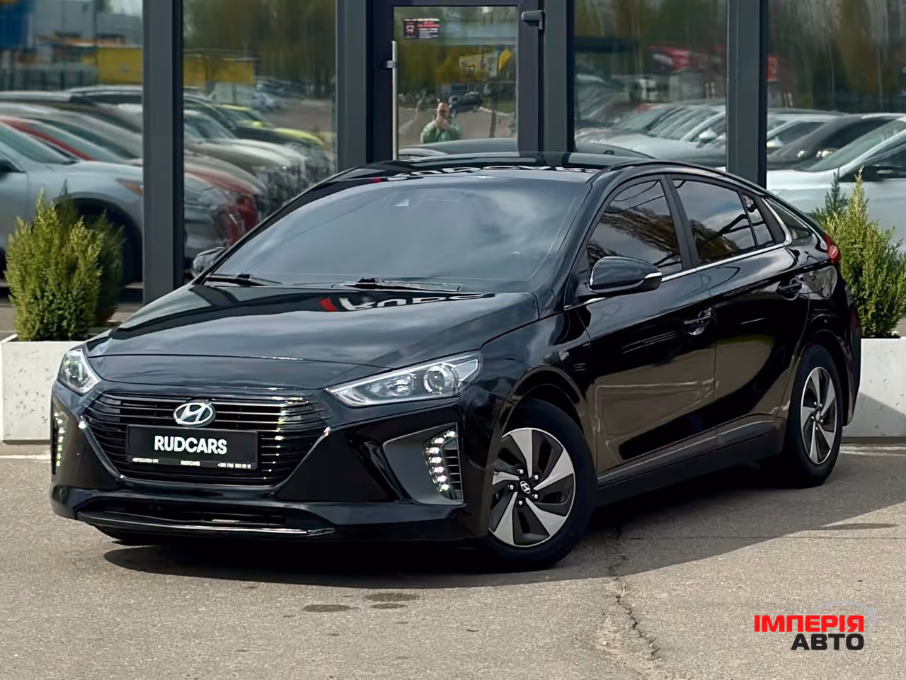 Hyundai IONIQ - фото 1