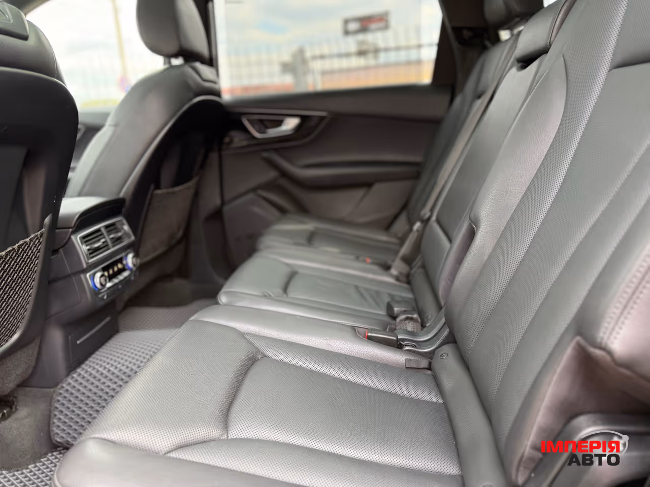 Audi Q7 - фото 14