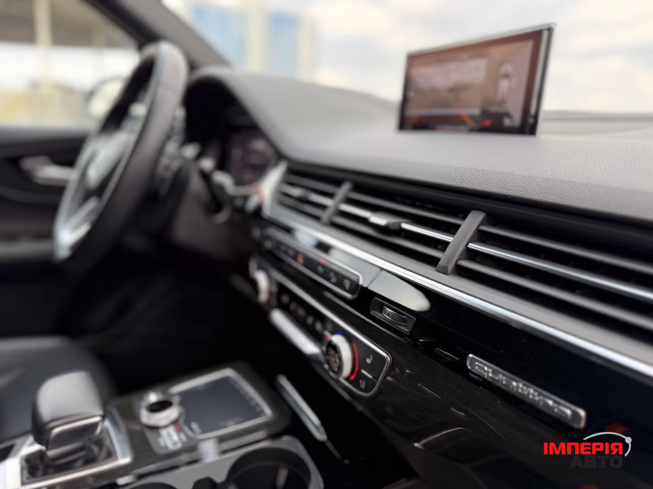 Audi Q7 - фото 8