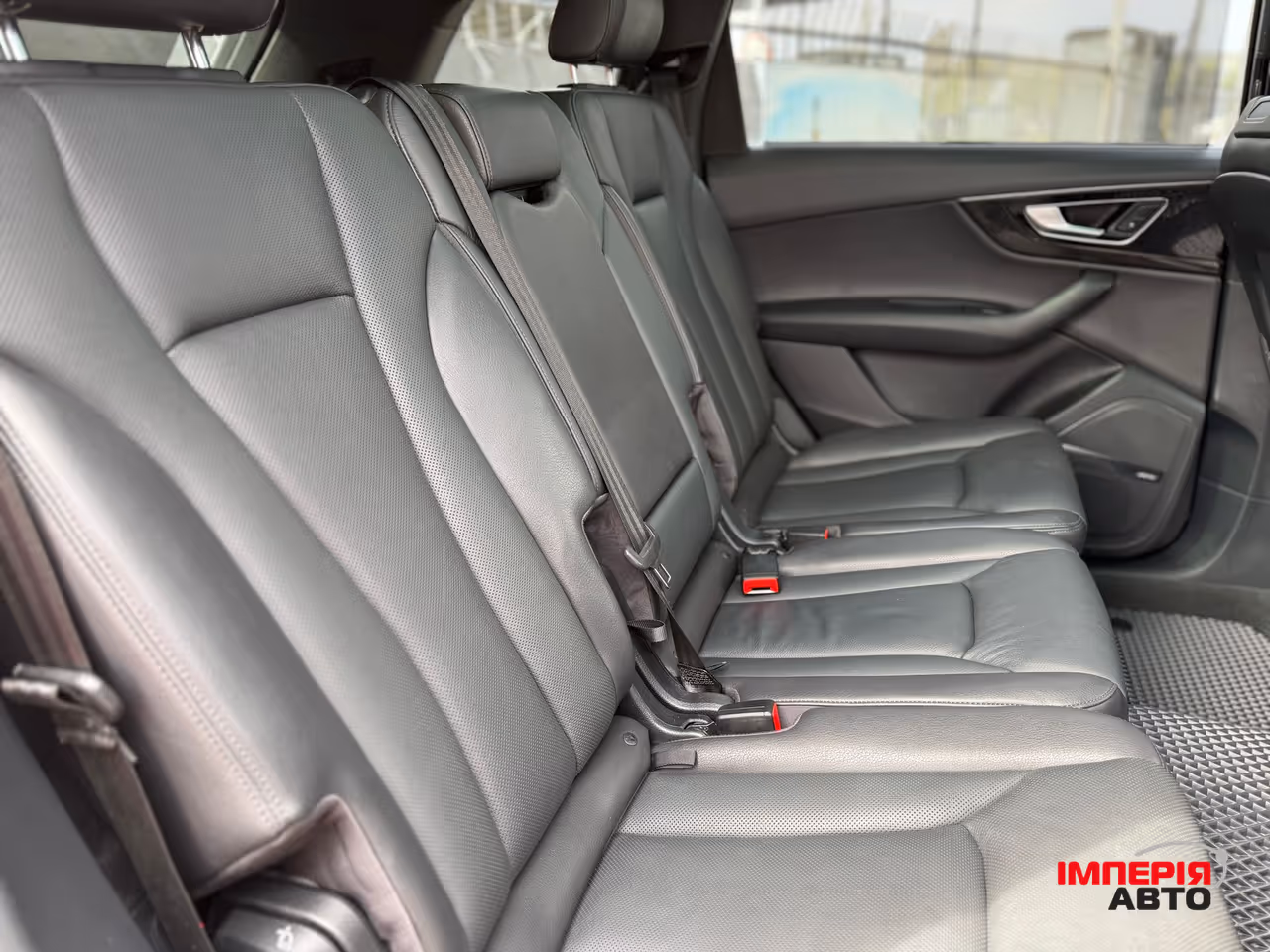 Audi Q7 - фото 12