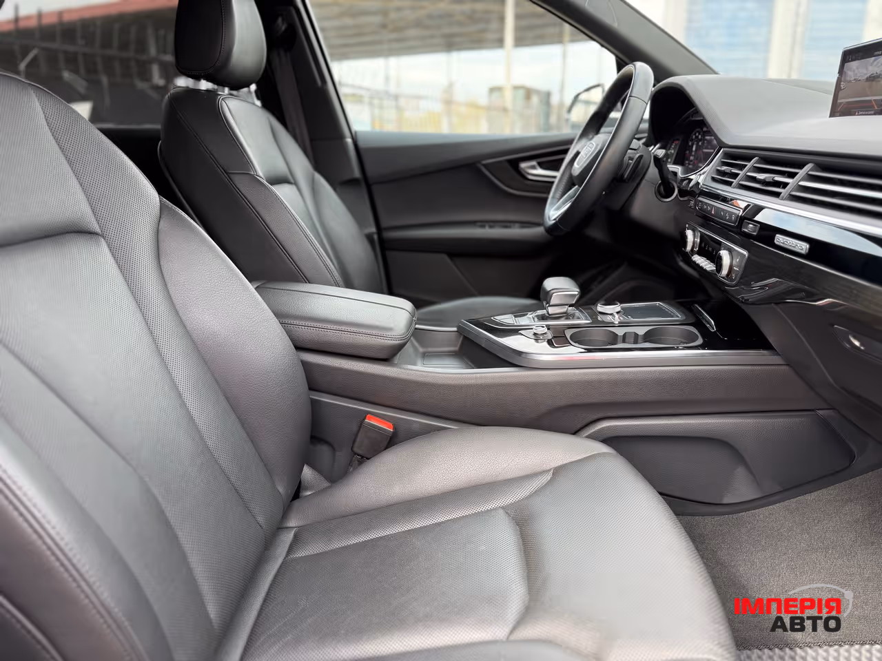 Audi Q7 - фото 7