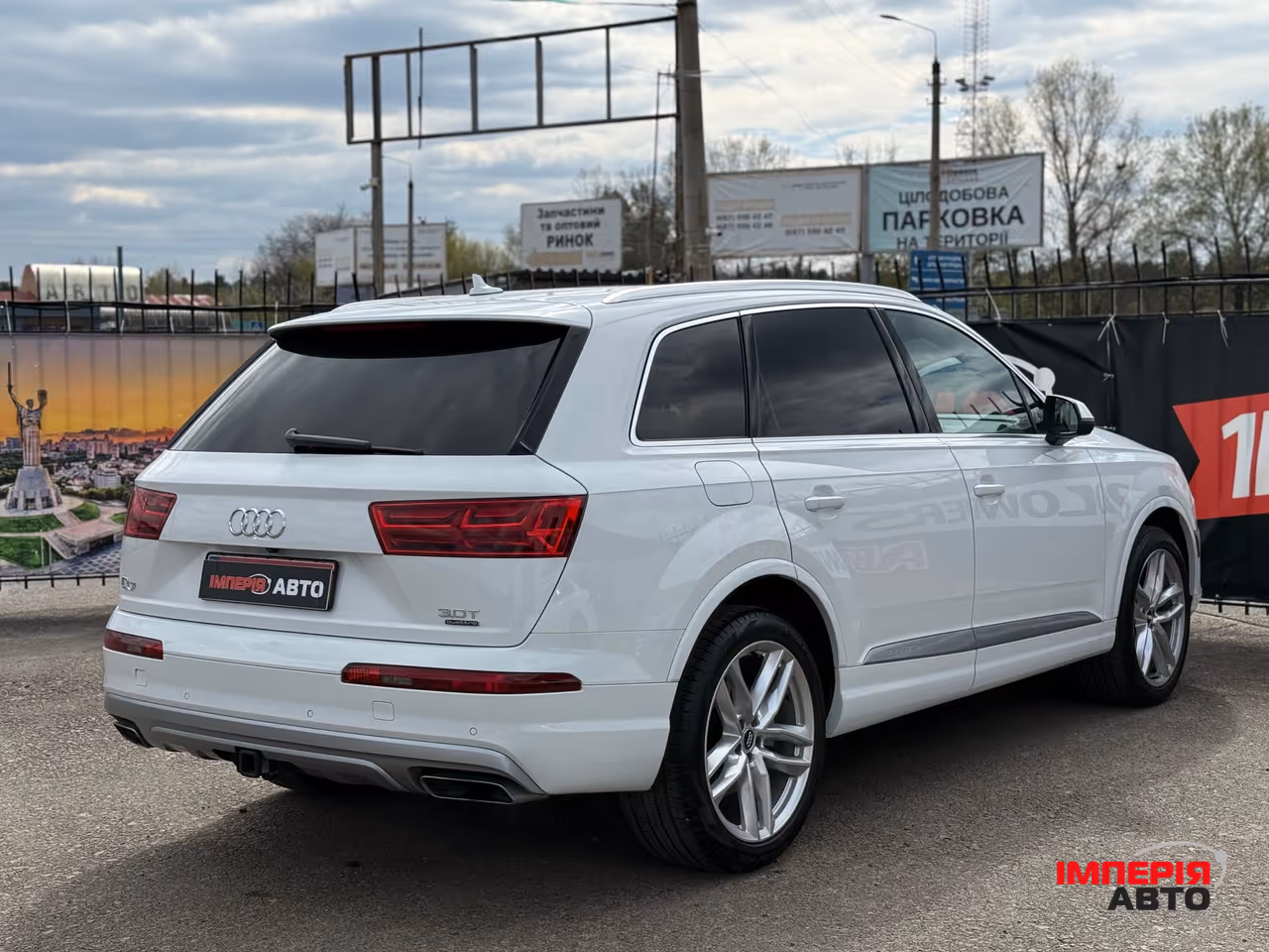 Audi Q7 - фото 6