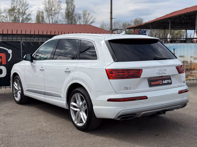 Audi Q7 - фото 5