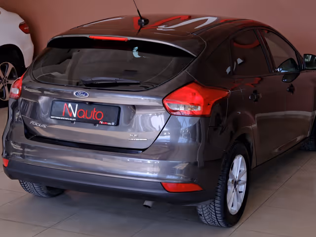 Ford Focus - фото 5
