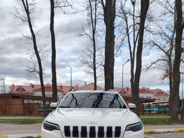 Jeep Cherokee - фото 2