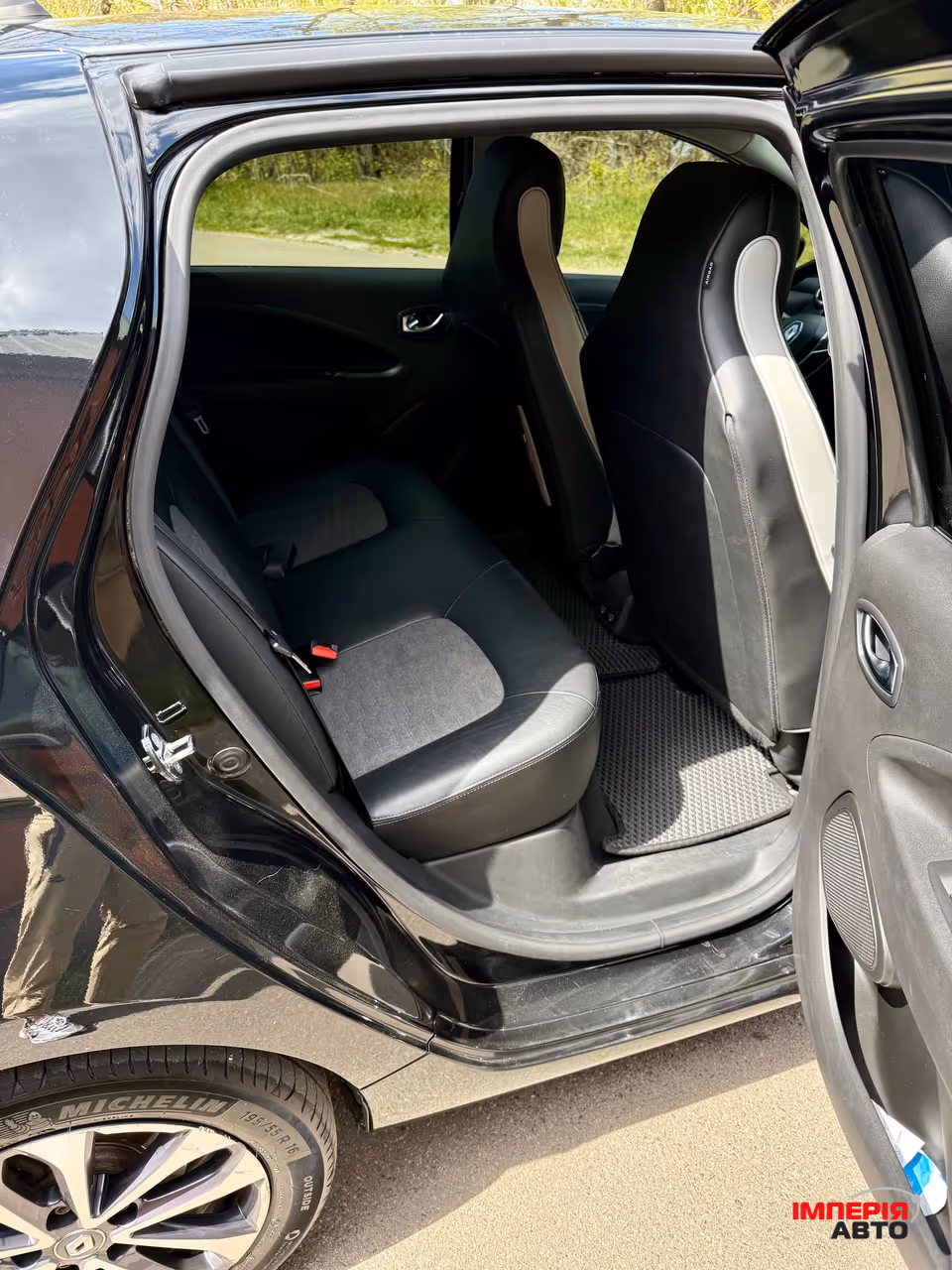Renault ZOE - фото 18
