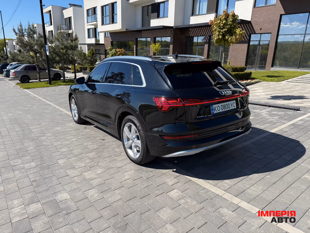 Audi e-tron - фото 7