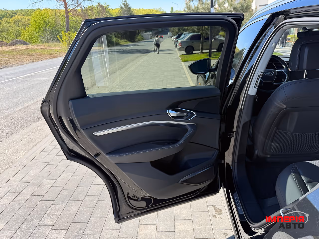 Audi e-tron - фото 19