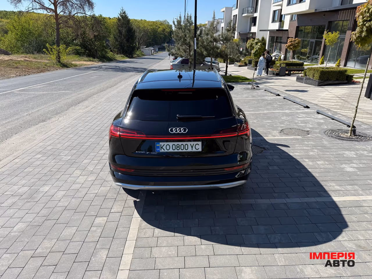 Audi e-tron - фото 1