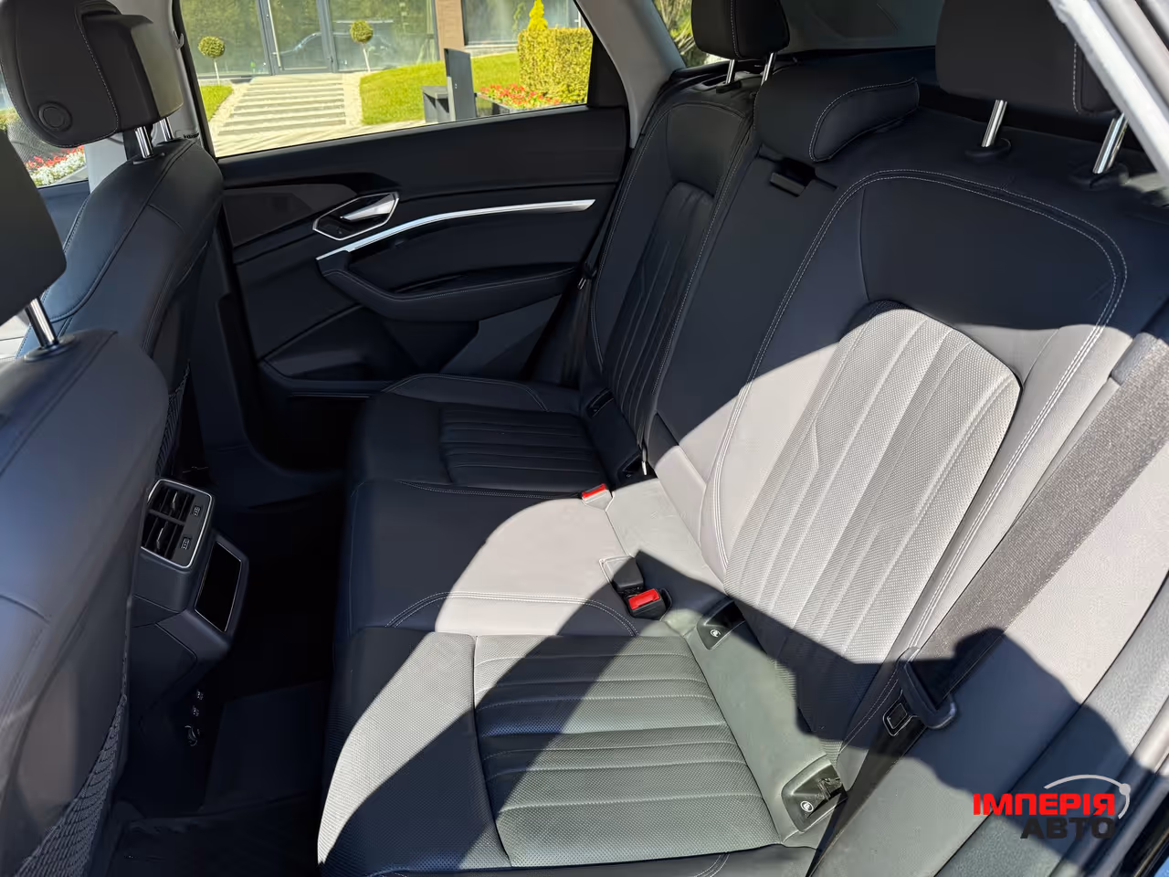 Audi e-tron - фото 23