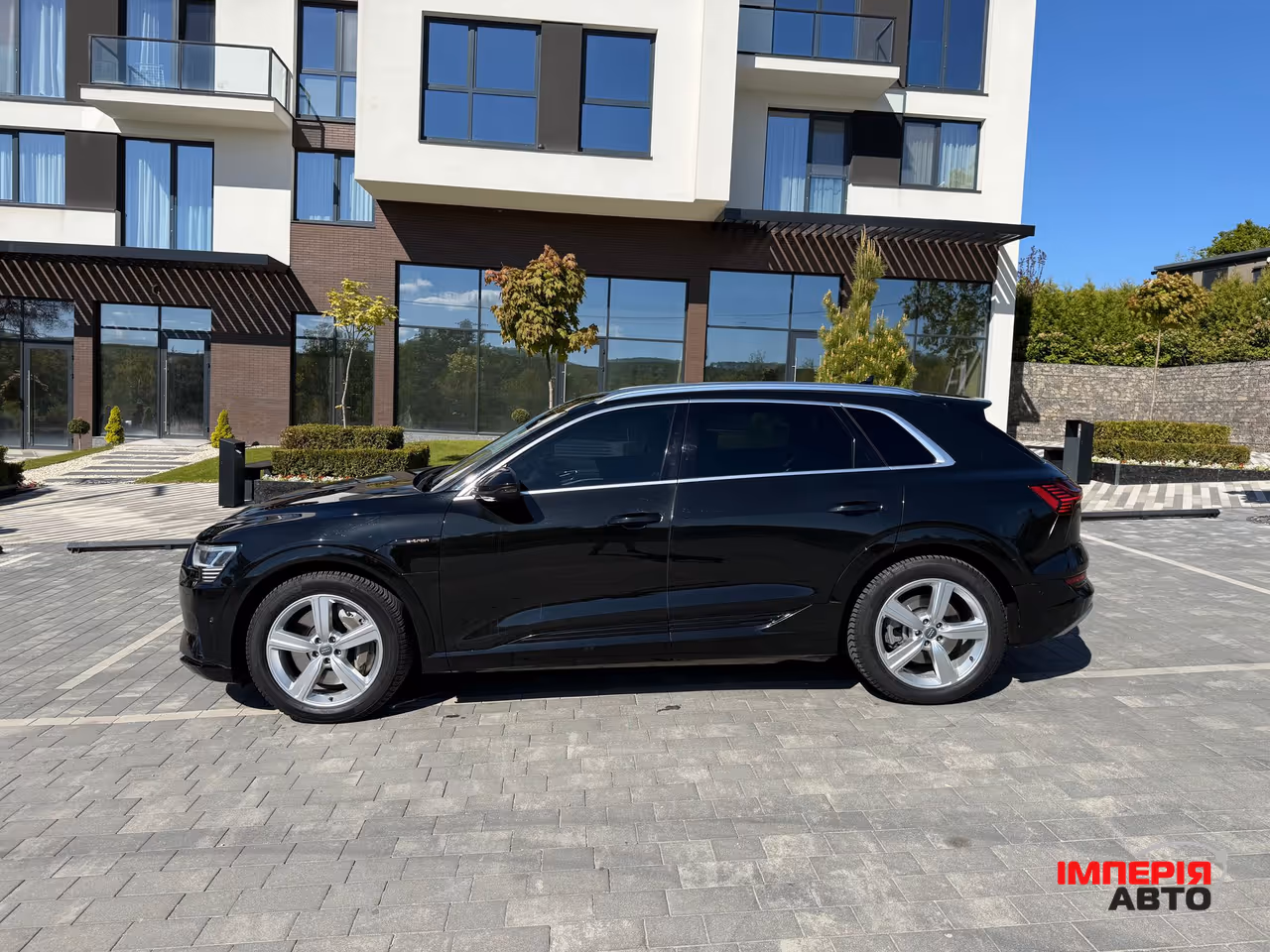 Audi e-tron - фото 2