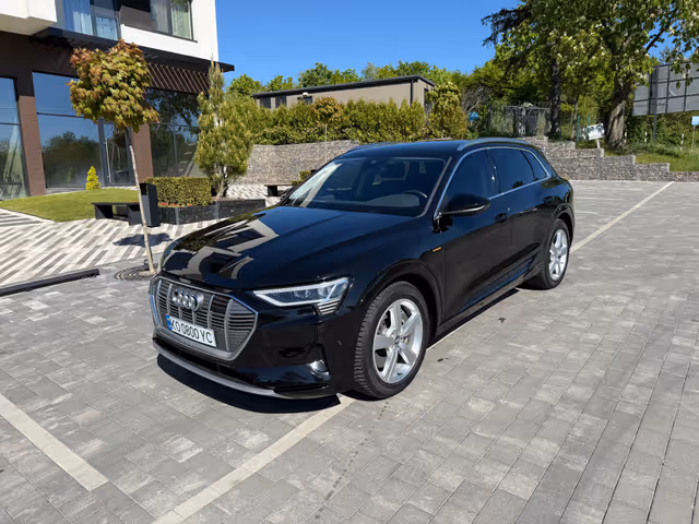 Audi e-tron - фото 4