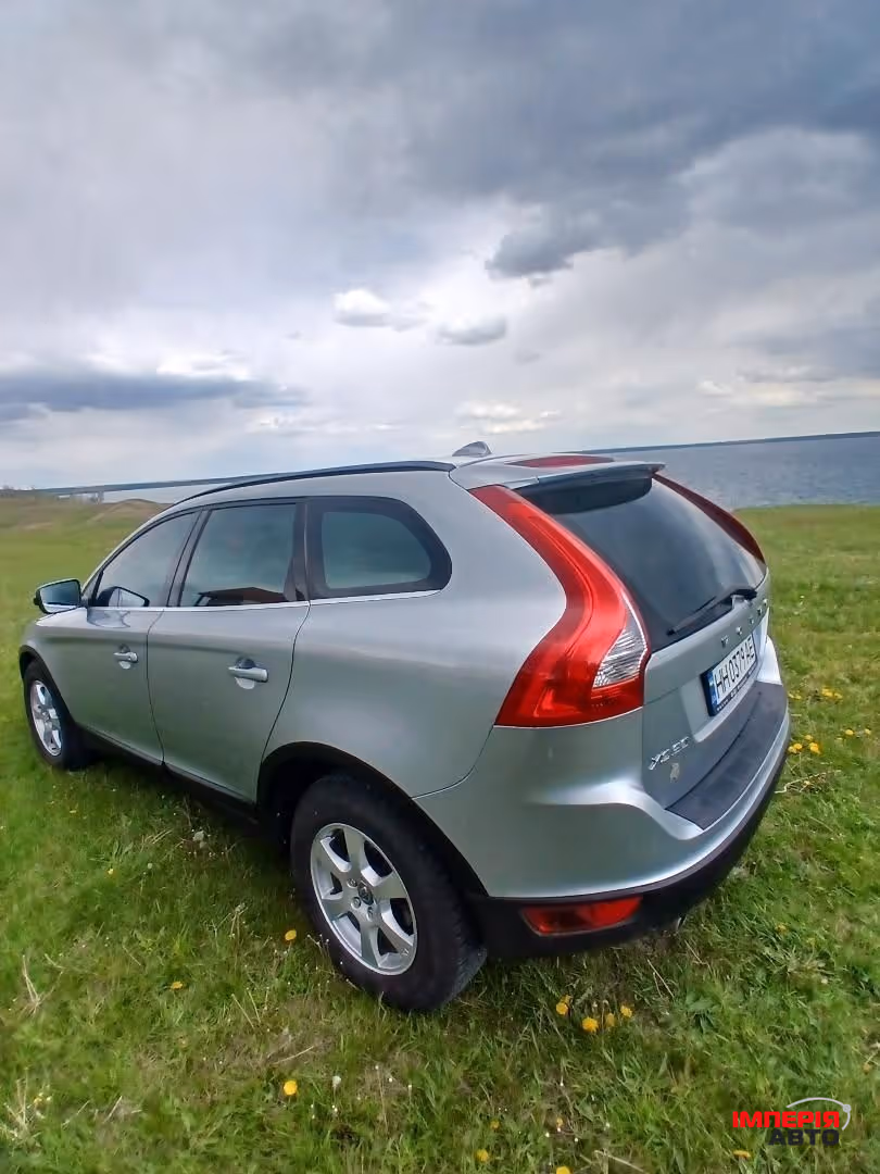 Volvo XC60 - фото 2