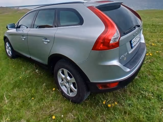 Volvo XC60 - фото 2