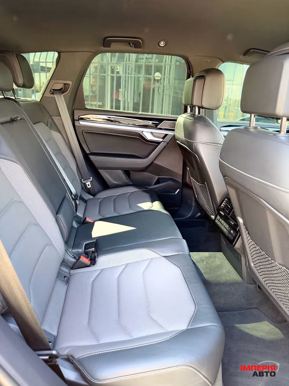 Volkswagen Touareg - фото 9