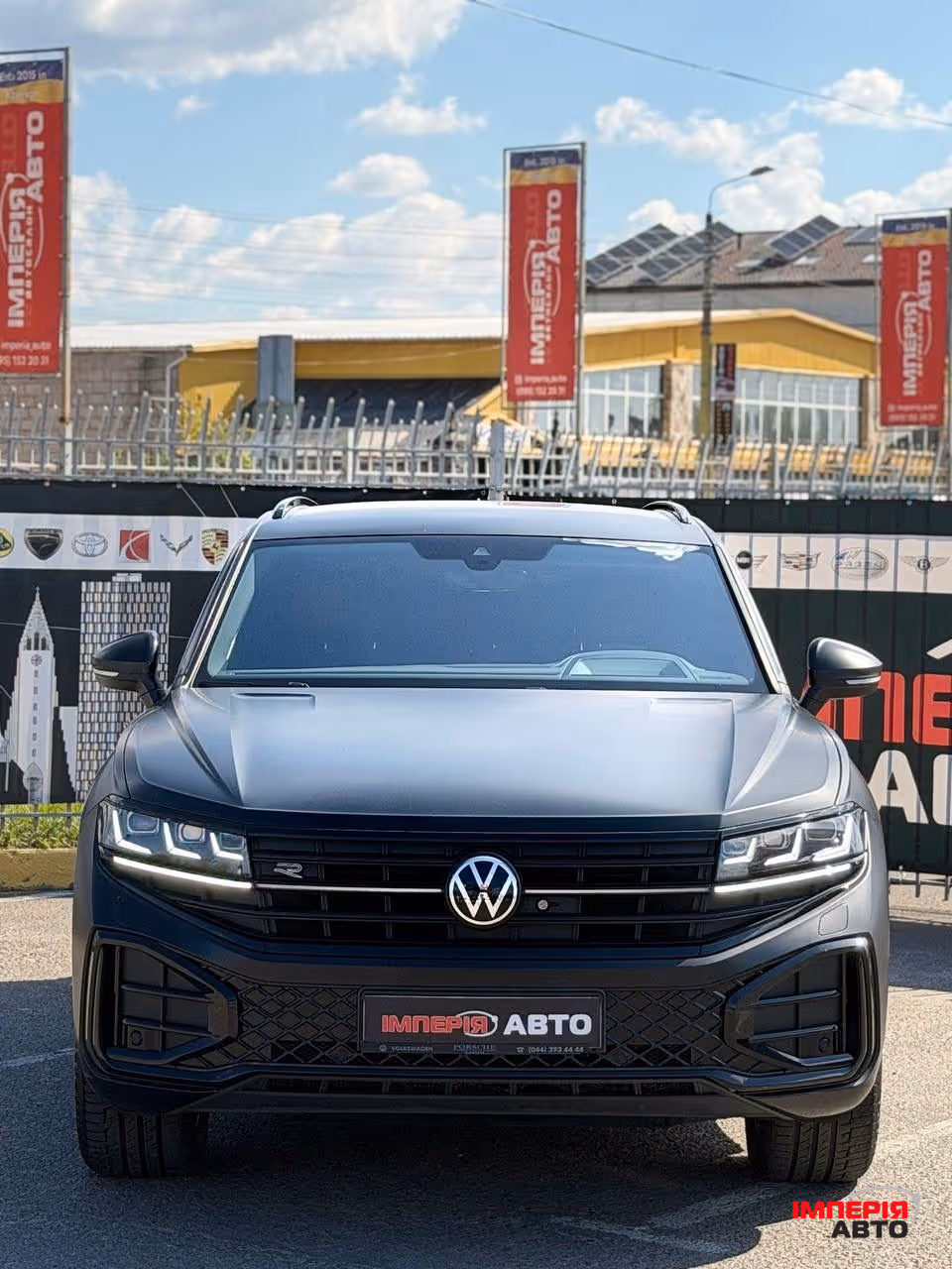 Volkswagen Touareg - фото 1