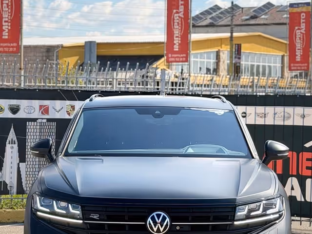 Volkswagen Touareg - фото 1