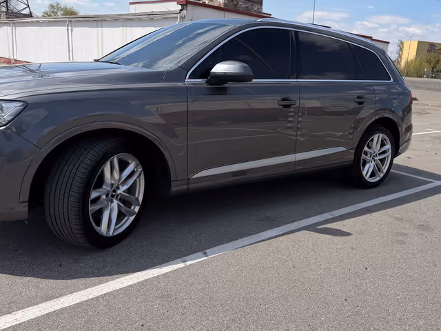 Audi Q7 - фото 2