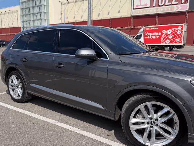 Audi Q7 - фото 3
