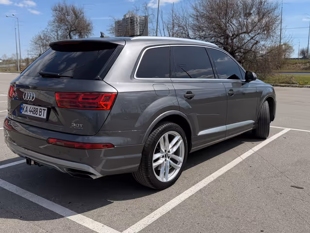 Audi Q7 - фото 4