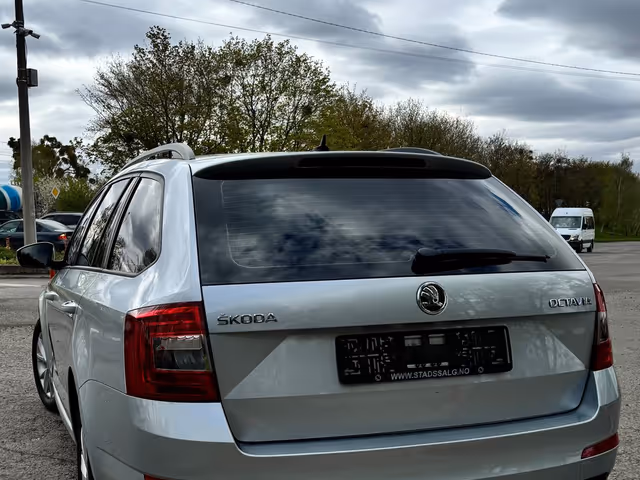 Skoda Octavia - фото 4