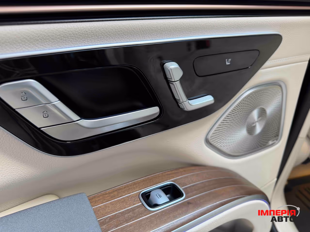 Mercedes-Benz EQS SUV - фото 57