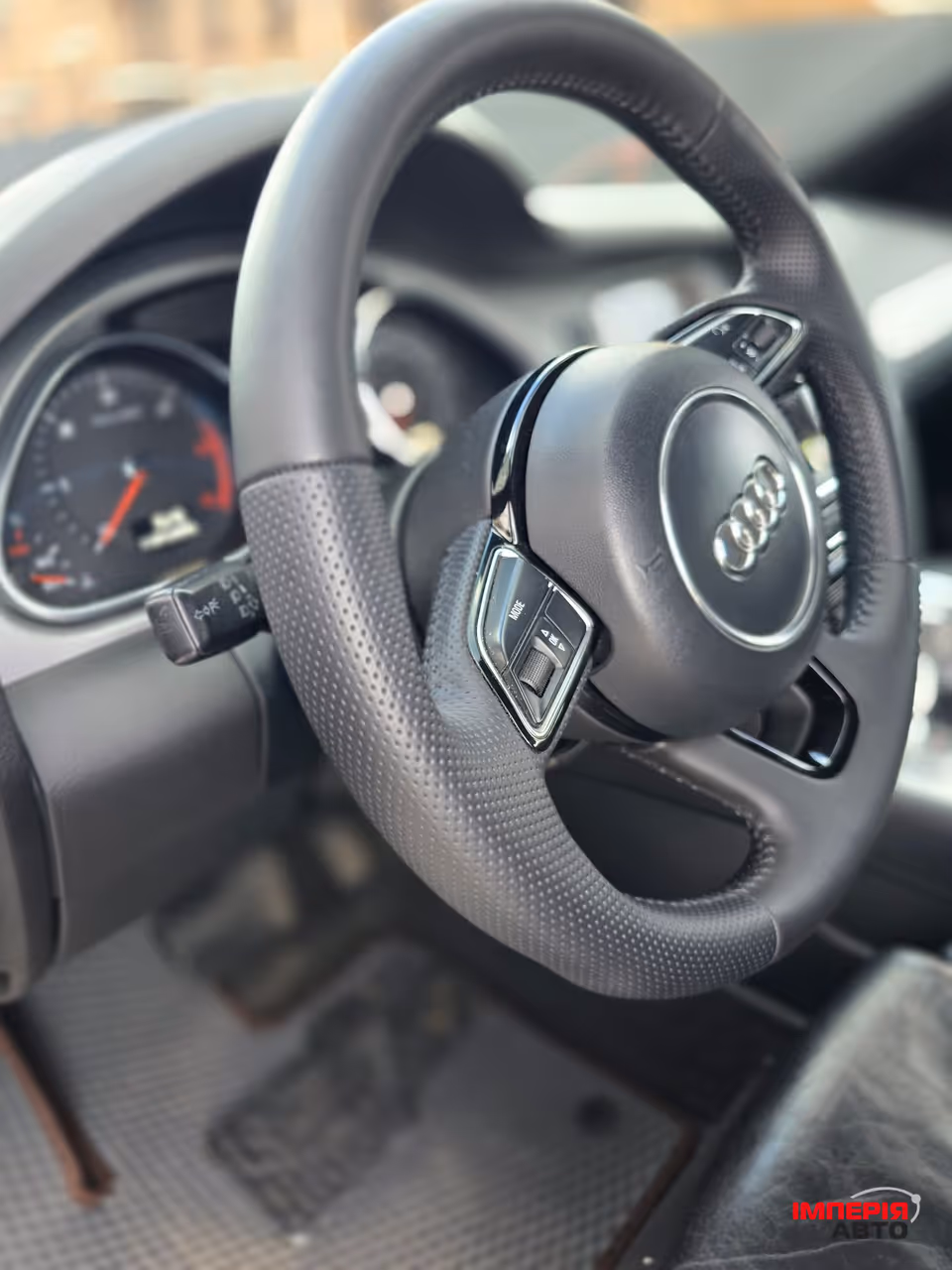Audi Q7 - фото 10