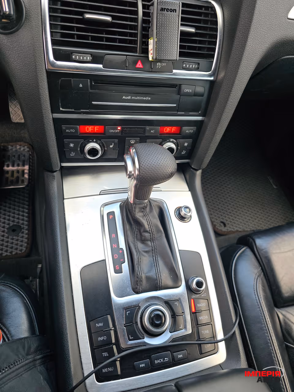 Audi Q7 - фото 21