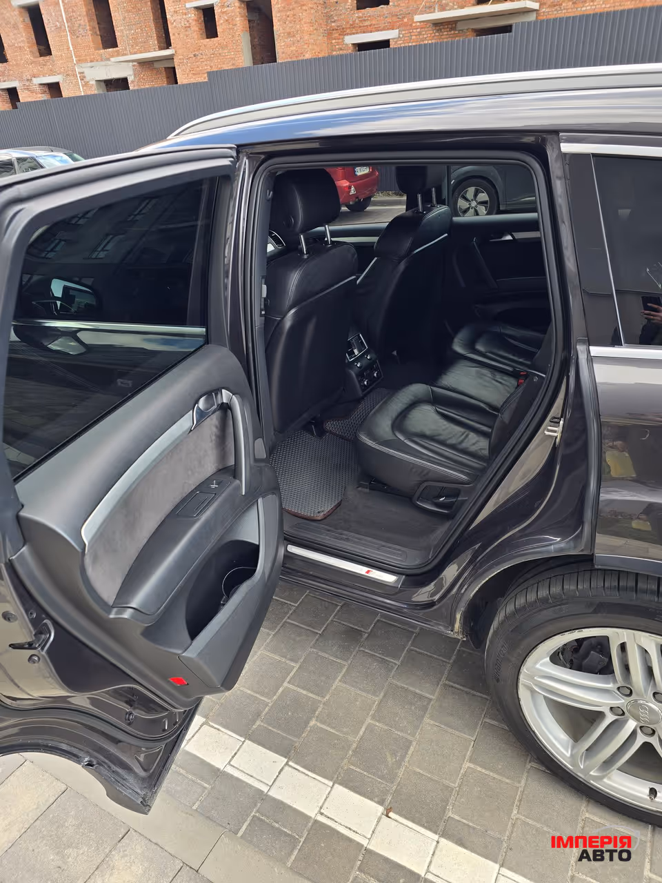 Audi Q7 - фото 29