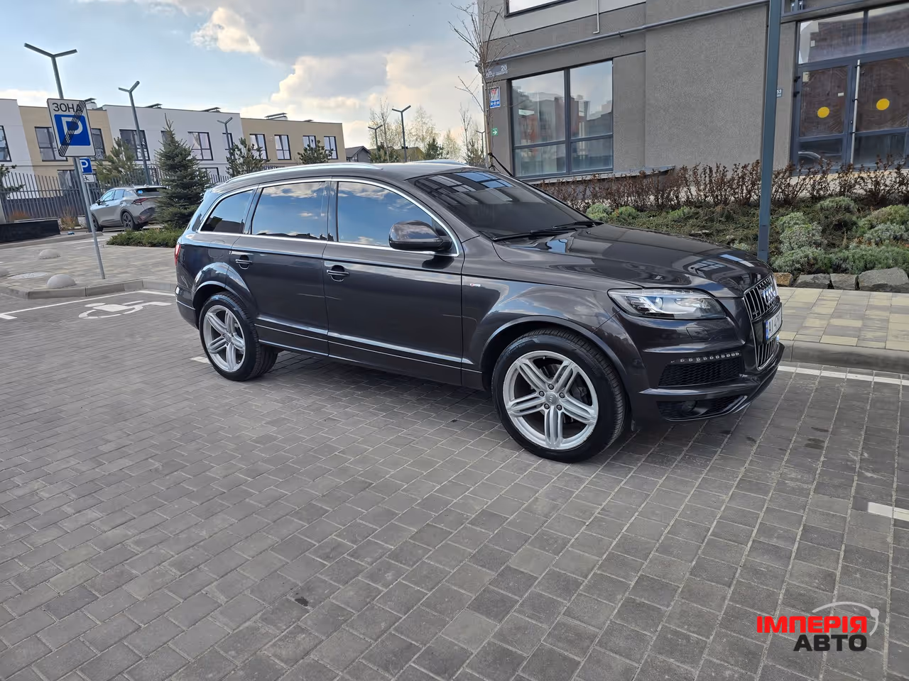 Audi Q7 - фото 37