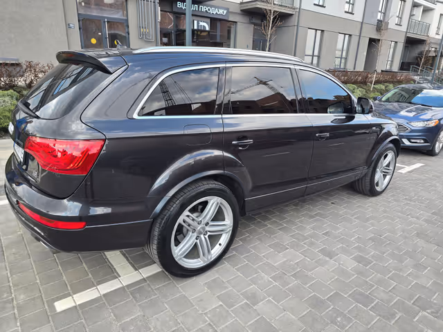Audi Q7 - фото 1