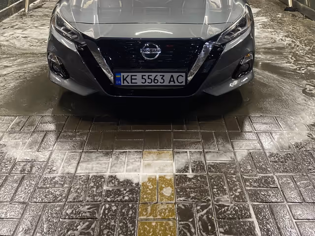 Nissan Altima - фото 1