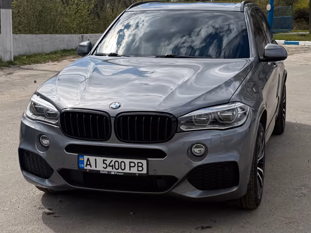 BMW X5 - фото 1