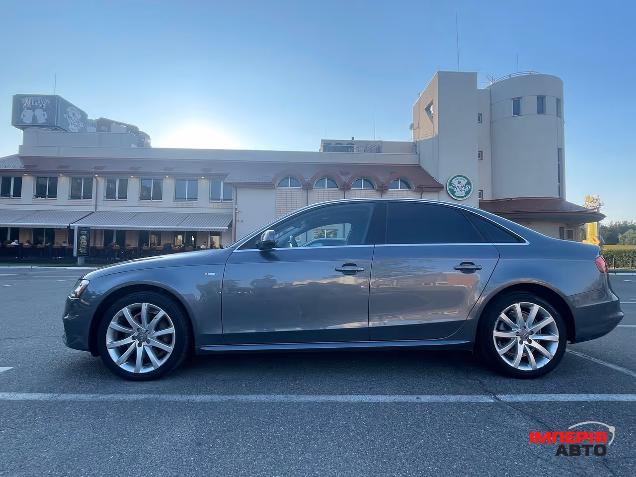 Audi A4 - фото 5