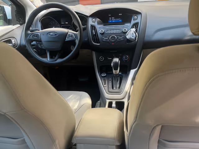 Ford Focus - фото 5