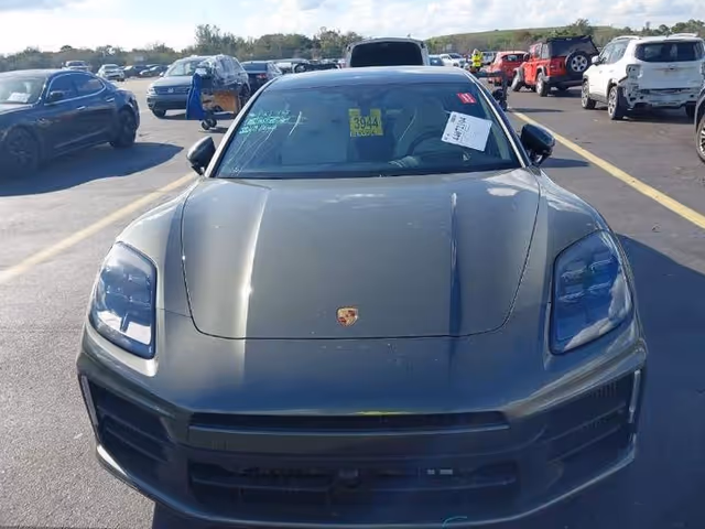 Porsche Panamera - фото 1