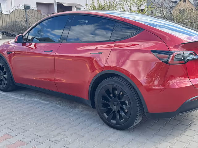 Tesla Model Y - фото 5