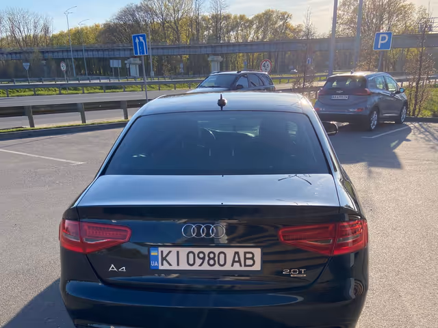 Audi A4 - фото 4