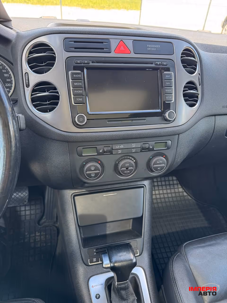 Volkswagen Tiguan - фото 24