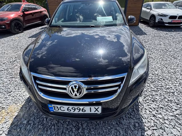 Volkswagen Tiguan - фото 1